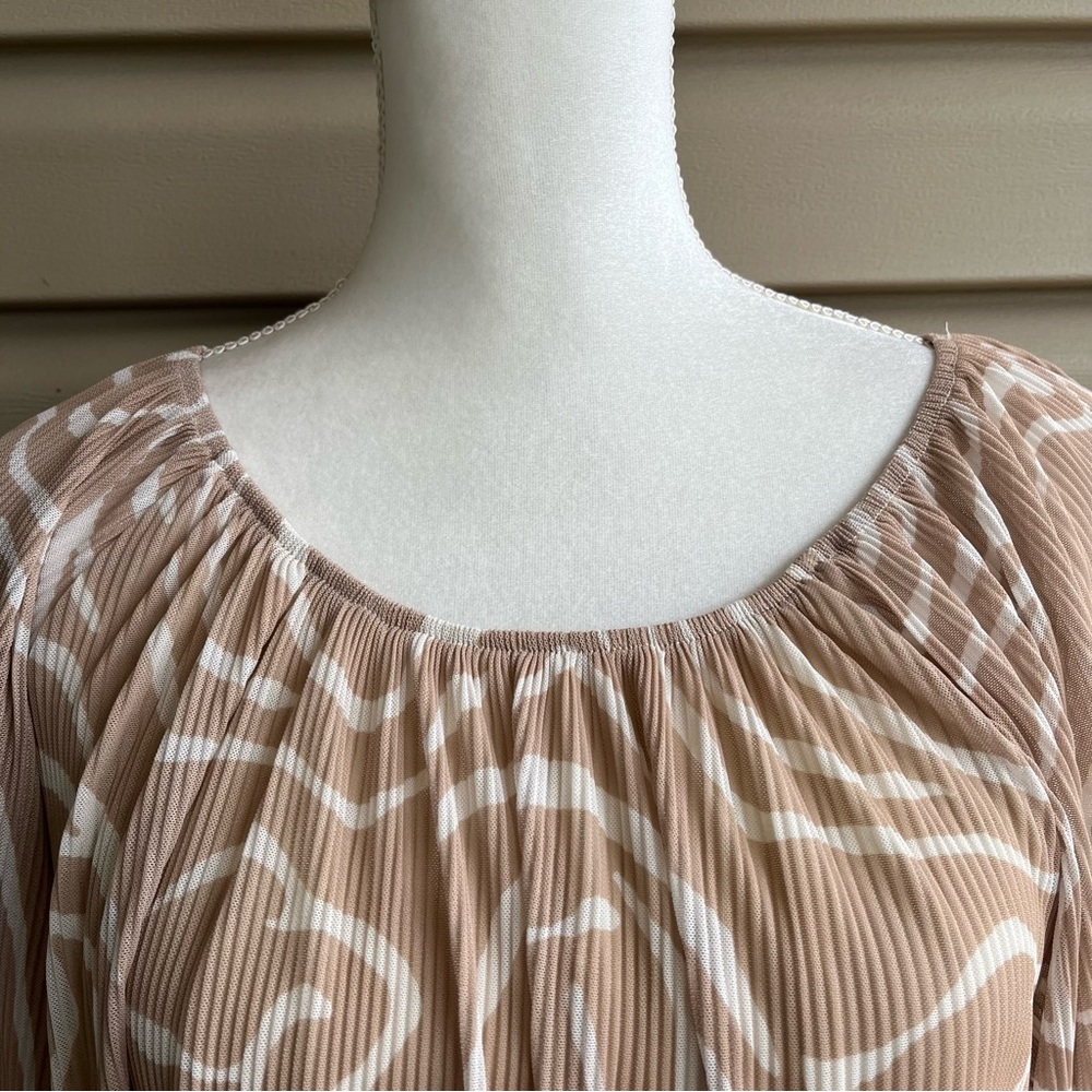 •W5• Tan/Cream Zebra Pattern On/Off Shoulder Blouse - Size XL - Picture 4 of 8